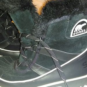 Black boots with fur